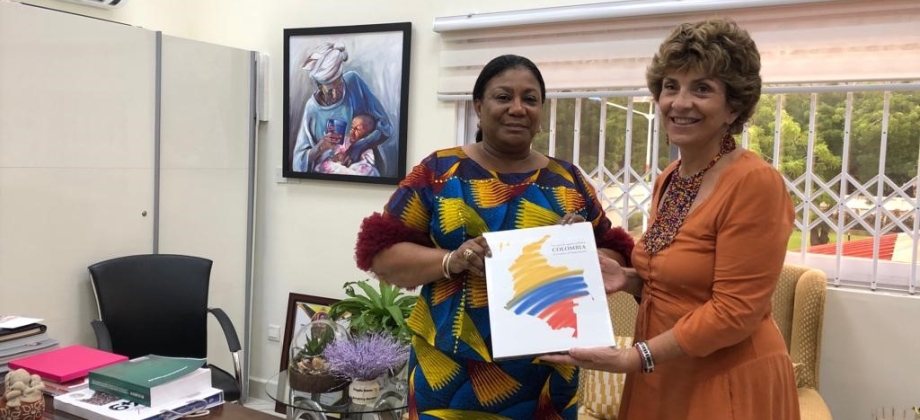 Embajadora Claudia Turbay Quintero, se reúne con al Primera Dama de Ghana Rebecca Akufo-Addo, para ofrecer donaciones de libros infantiles