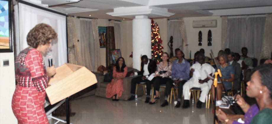 En la Embajada de Colombia en Ghana se realizó el evento “Una noche para recordar, en honor al difunto profesor Atukwei Okai”