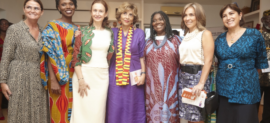 El Premio para Mujeres Africanas de Excelencia reconoció a la Embajadora de Colombia en Ghana, Claudia Turbay Quintero,  dentro de un grupo de excelentes mujeres africanas 