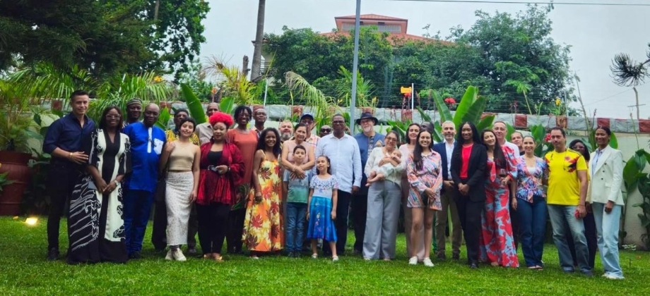 Asistentes a la celebración del Día de la Independencia en la Embajada de Colombia en Ghana