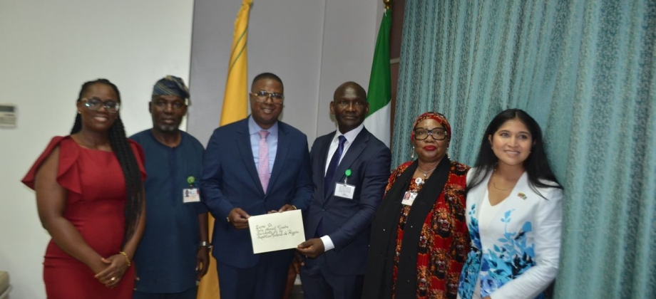 Embajador de Colombia en Ghana presentó copias de estilo de las cartas credenciales ante el jefe de protocolo del Ministerio de Relaciones Exteriores de la República Federal de Nigeria 