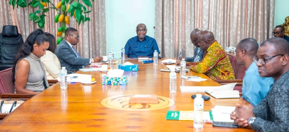 La Embajada de Colombia en Ghana promueve la cooperación técnica en materia de cacao y café