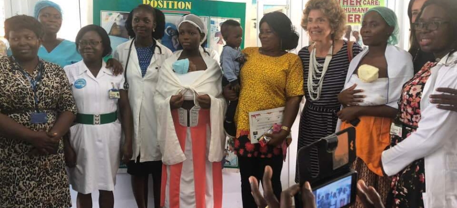 Visita al Hospital de Koforidua en donde funciona el Sistema de Madres Canguro