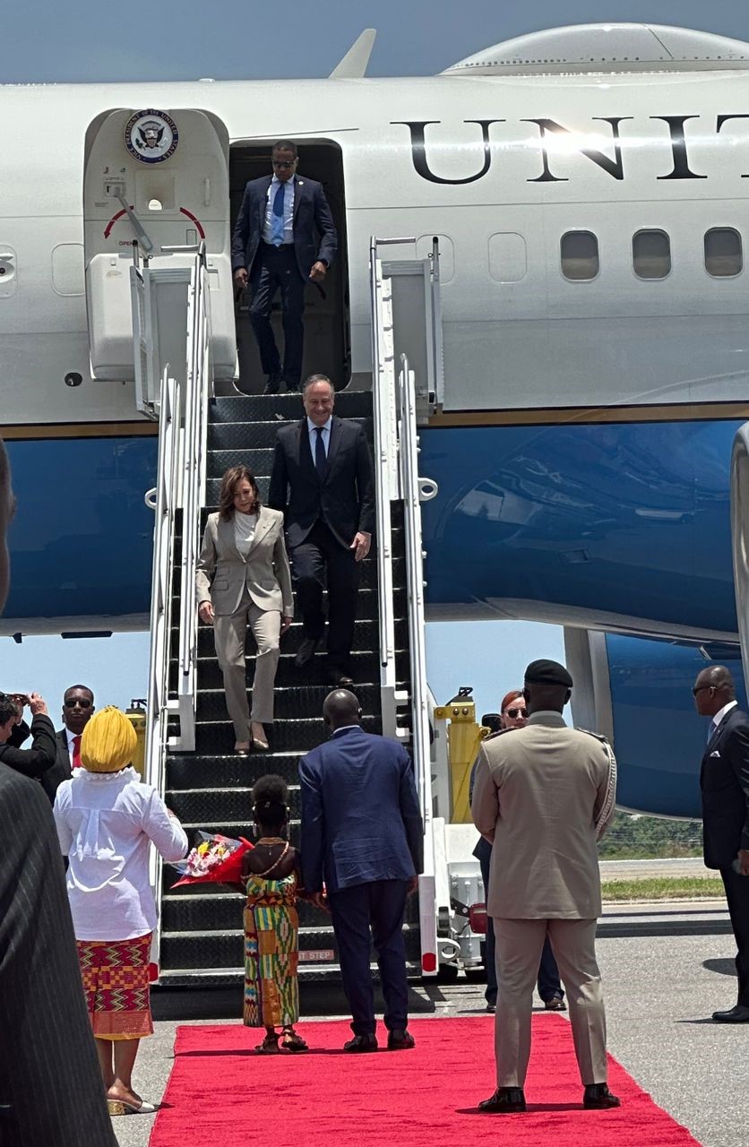  Embajada de Colombia en Ghana hizo parte del comité de bienvenida que recibió a la Vicepresidente de los Estados Unidos, Kamala Harris